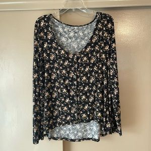 American Eagle women’s floral blouse